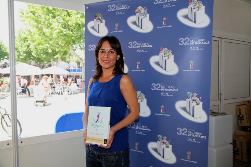 Firma de libros de la finalista del Premio Planeta 2012, Mara Torres