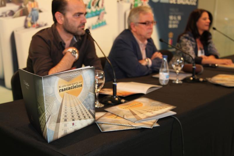 Firma de libros de la finalista del Premio Planeta 2012, Mara Torres