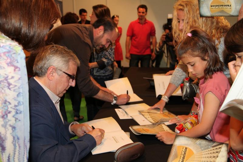 Firma de libros de la finalista del Premio Planeta 2012, Mara Torres