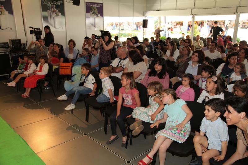 Firma de libros de la finalista del Premio Planeta 2012, Mara Torres