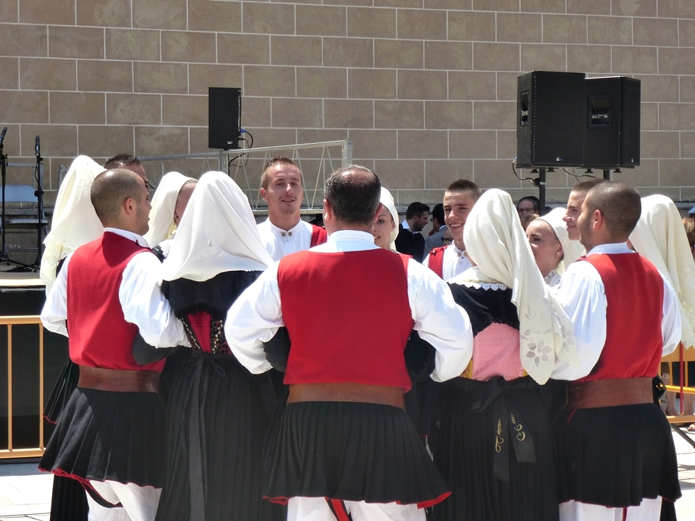 Imágenes del Festival Folklórico de Extremadura en la Plaza de España de Badajoz