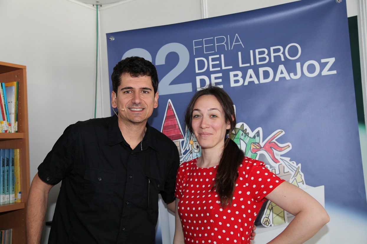 Firma de libros de la finalista del Premio Planeta 2012, Mara Torres