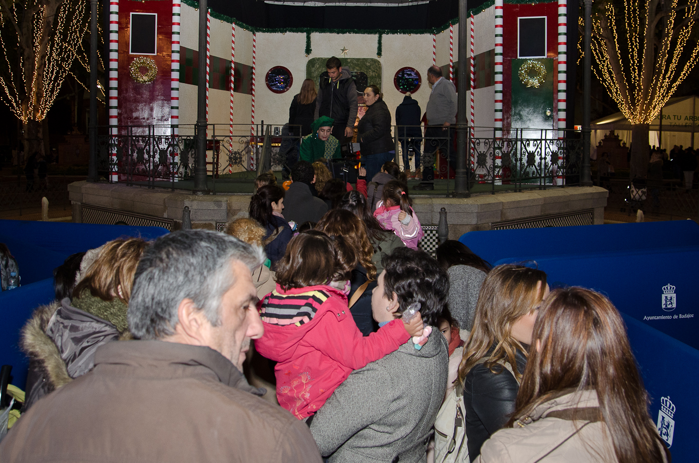 La iluminación y el mercado navideño dan la bienvenida a la Navidad en Badajoz