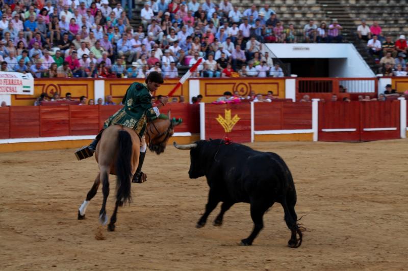 Imágenes de la primera tarde de feria taurina en Badajoz