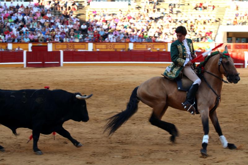 Imágenes de la primera tarde de feria taurina en Badajoz