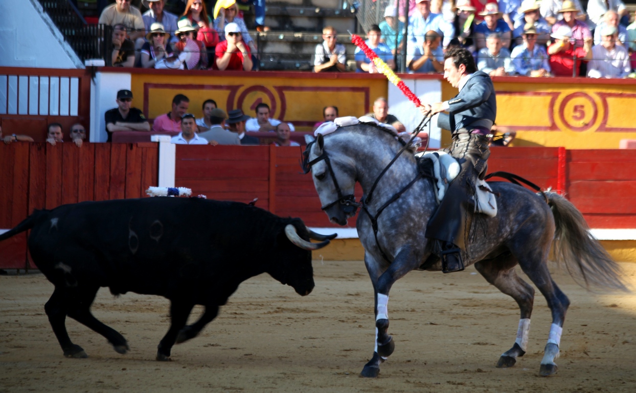 Imágenes de la primera tarde de feria taurina en Badajoz