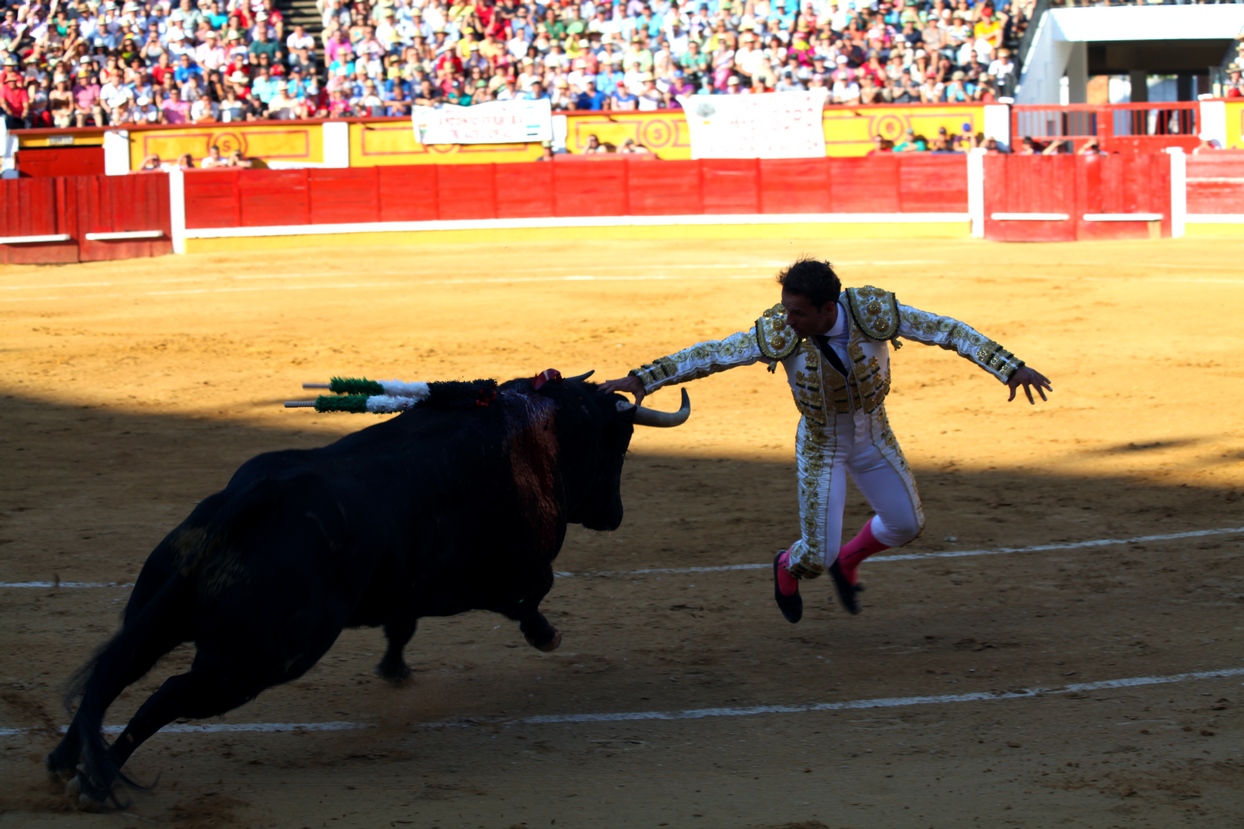 Imágenes de la corrida de El Juli, Manzanares y Ferrera en Badajoz