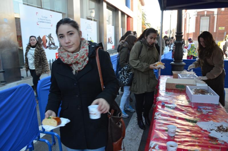 Miles de pacenses se toman el roscón de reyes en Badajoz