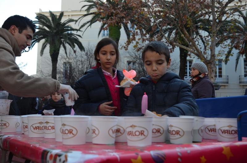 Miles de pacenses se toman el roscón de reyes en Badajoz