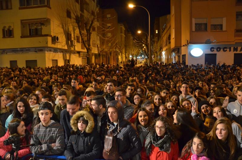 La margen derecha celebra Las Candelas y la Tamborada reclamando empleo digno