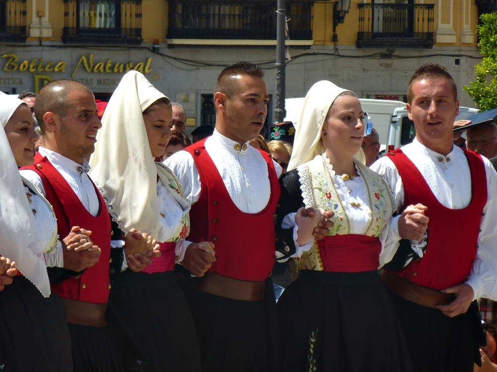 Imágenes del Festival Folklórico de Extremadura en la Plaza de España de Badajoz