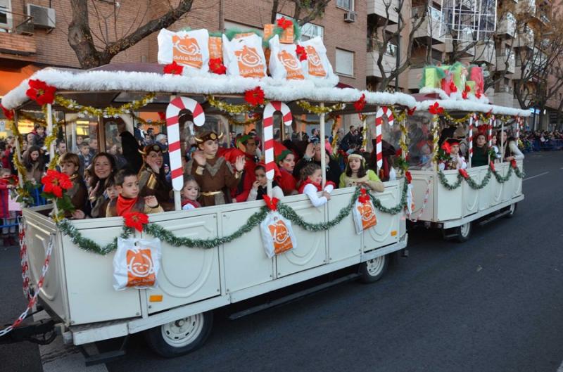 Miles de niños disfrutan de la llegada de los Reyes Magos de Oriente a Badajoz Parte I