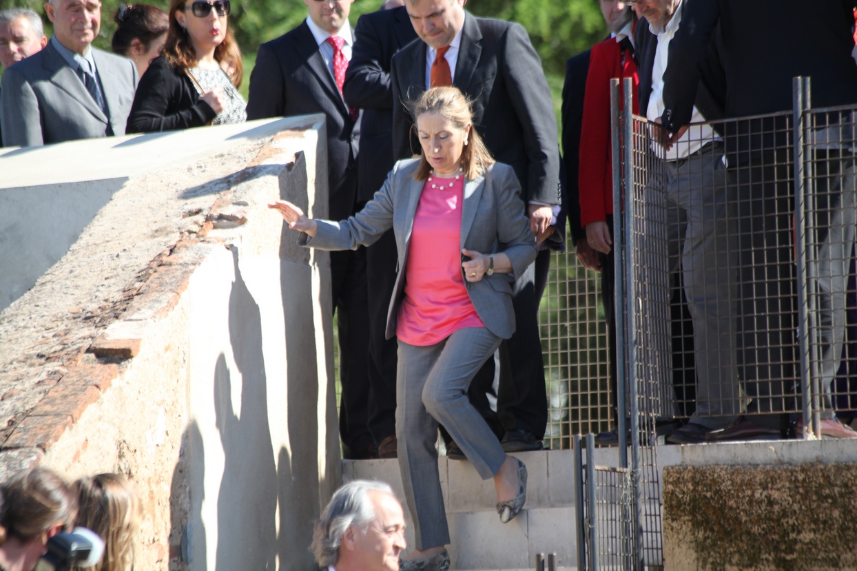 La Ministra, Ana Pastor, visita la Alcazaba de Badajoz