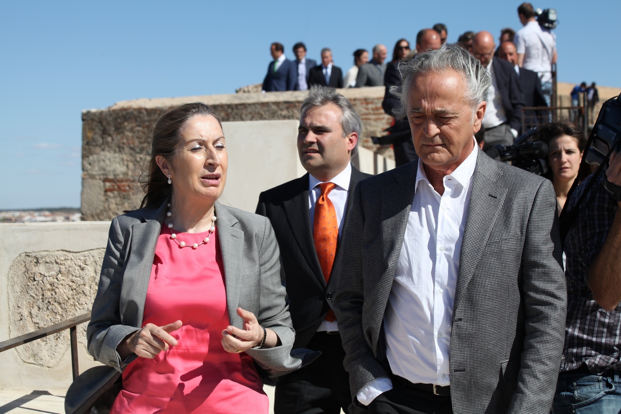 La Ministra, Ana Pastor, visita la Alcazaba de Badajoz