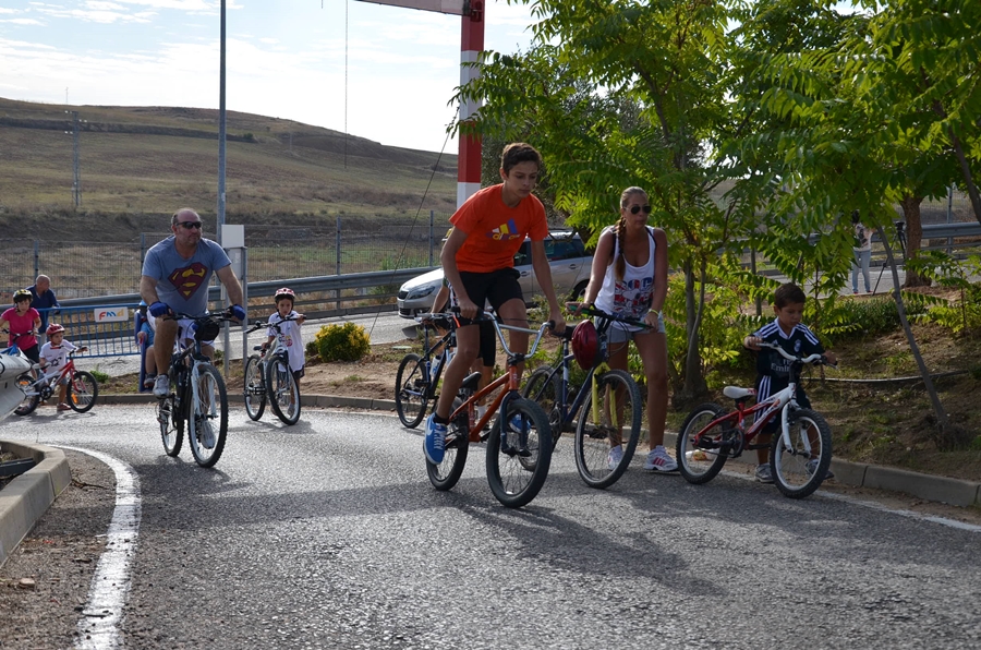 El Día de la Bicicleta reúne a muchas familias en Badajoz/ Parte 1