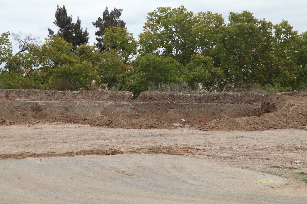 Comienzan los movimientos de tierra para el nuevo parking de El Campillo