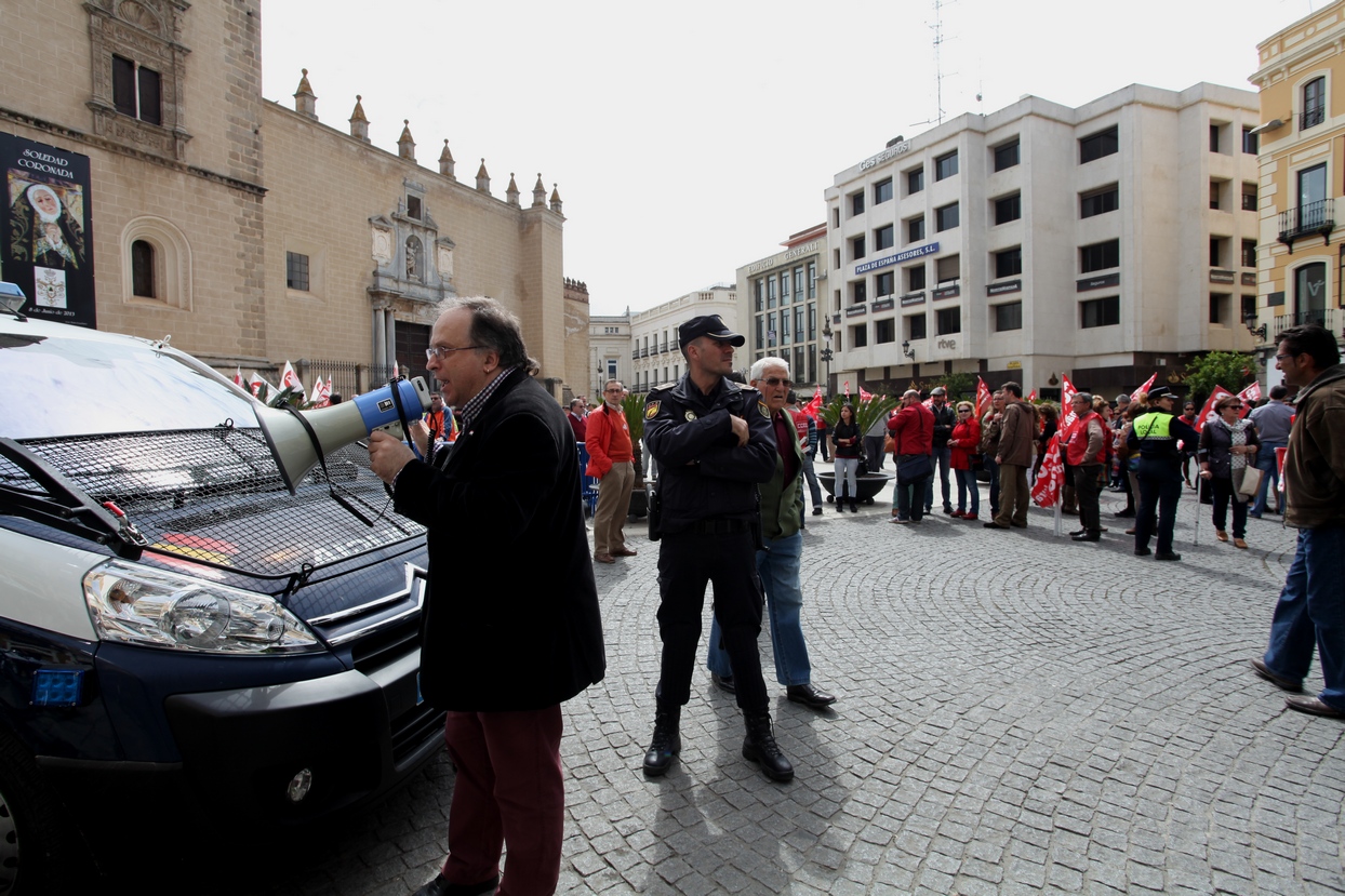 Unos 2.000 manifestantes recorren las calles de Badajoz el día del trabajador