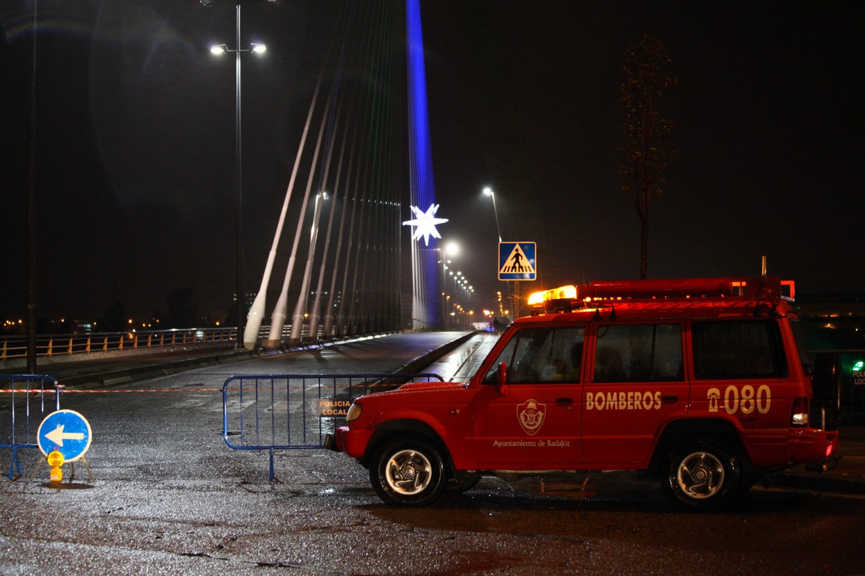 El cierre del Puente Real colapsa Badajoz