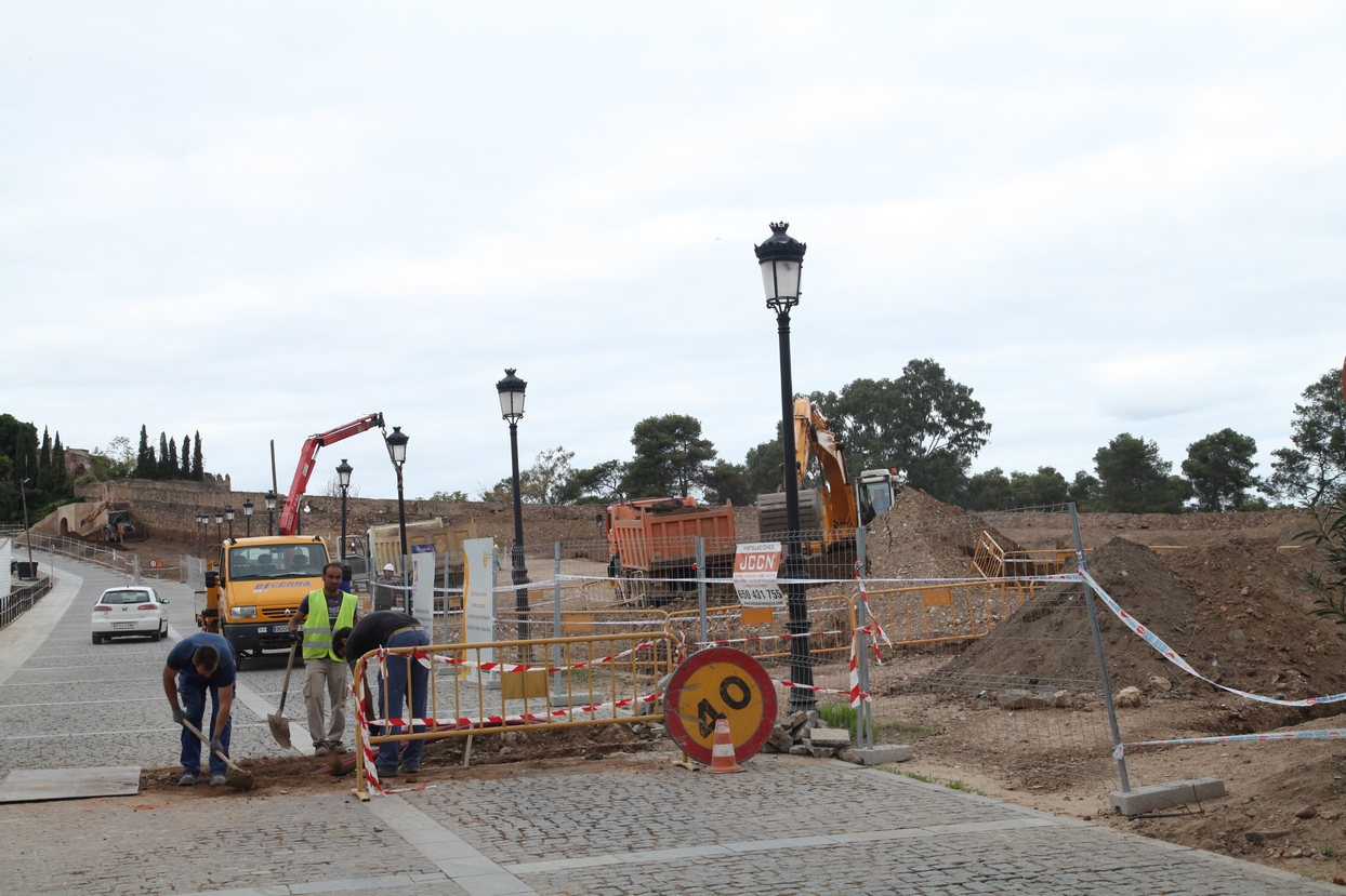 Comienzan los movimientos de tierra para el nuevo parking de El Campillo