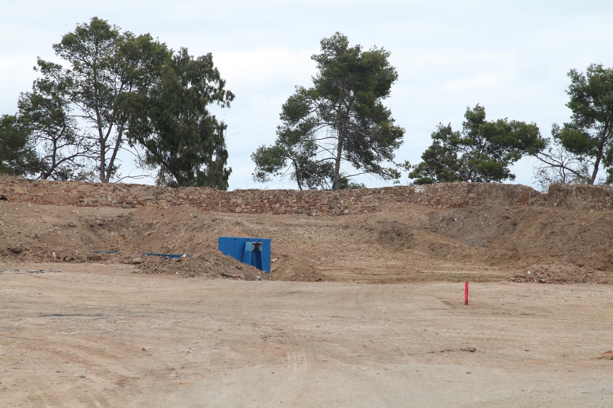 Comienzan los movimientos de tierra para el nuevo parking de El Campillo