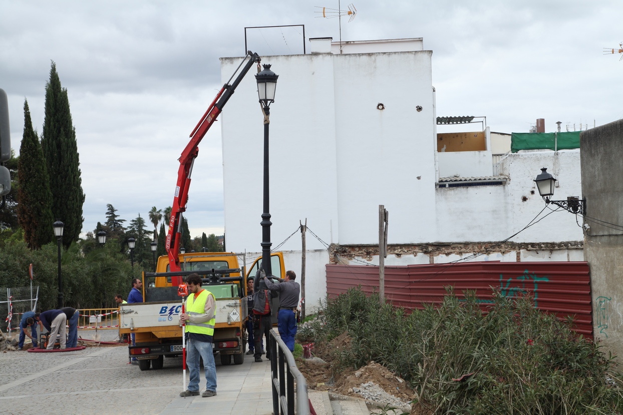 Comienzan los movimientos de tierra para el nuevo parking de El Campillo