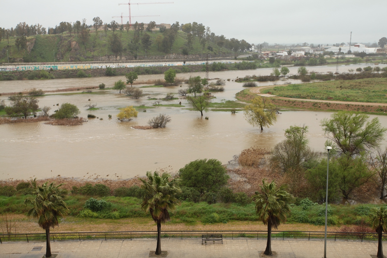 Crecida del río Guadiana a su paso por Badajoz