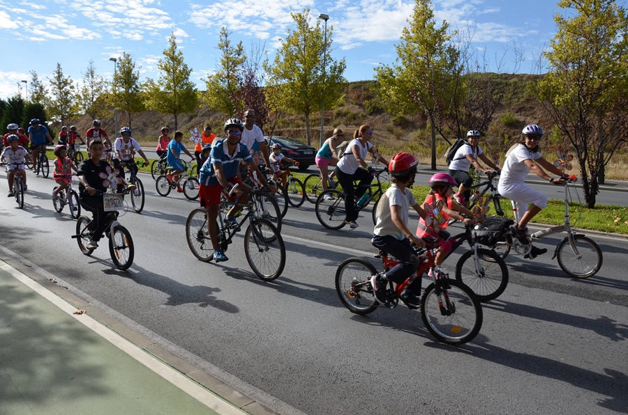 El Día de la Bicicleta reúne a muchas familias en Badajoz / Parte 2