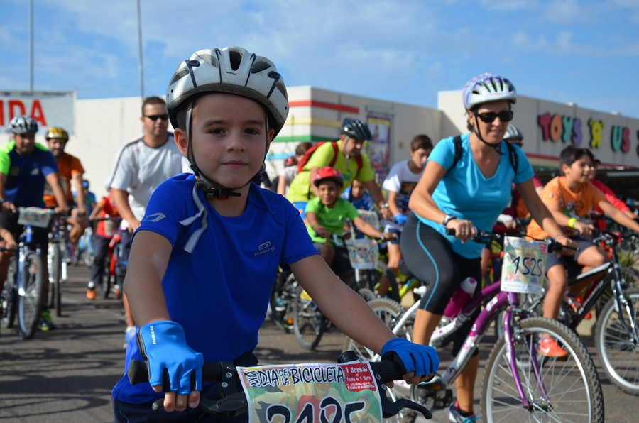 El Día de la Bicicleta reúne a muchas familias en Badajoz / Parte 2