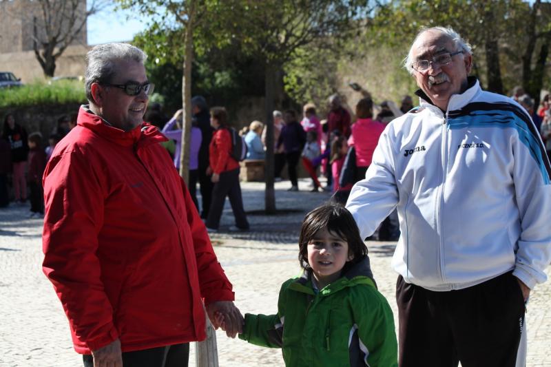 Mayores y niños buscan el tesoro perdido en la Alcazaba