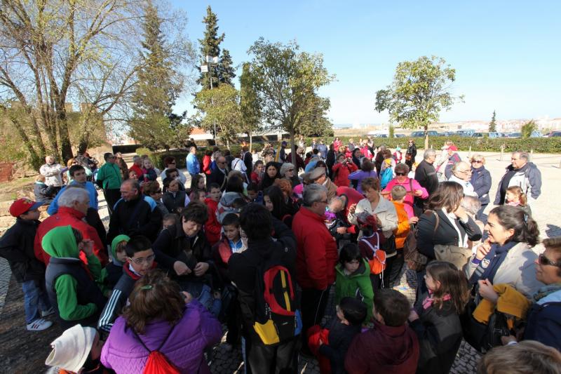 Mayores y niños buscan el tesoro perdido en la Alcazaba