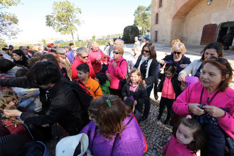 Mayores y niños buscan el tesoro perdido en la Alcazaba