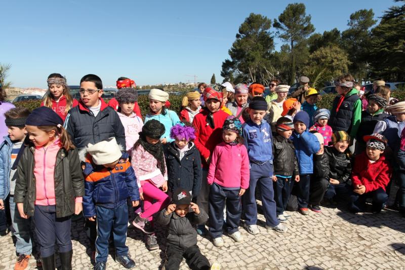 Mayores y niños buscan el tesoro perdido en la Alcazaba