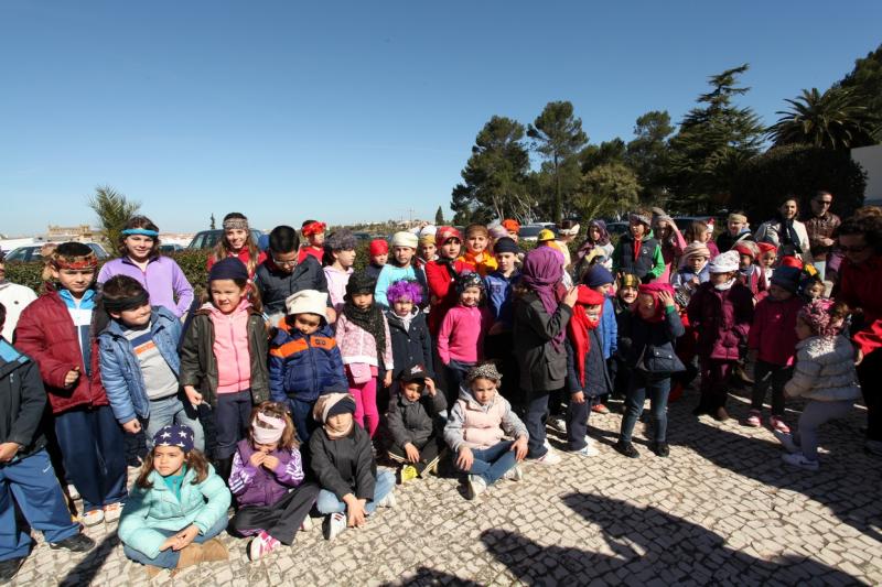 Mayores y niños buscan el tesoro perdido en la Alcazaba