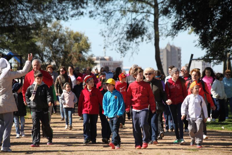 Mayores y niños buscan el tesoro perdido en la Alcazaba