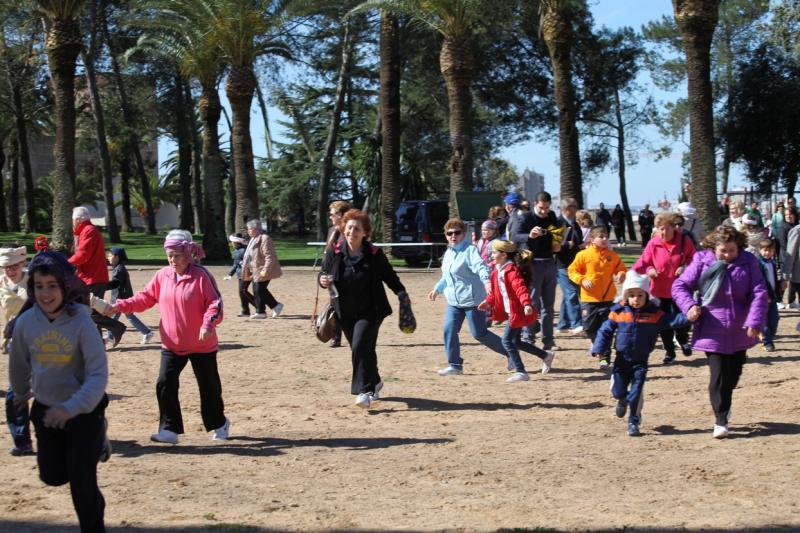 Mayores y niños buscan el tesoro perdido en la Alcazaba