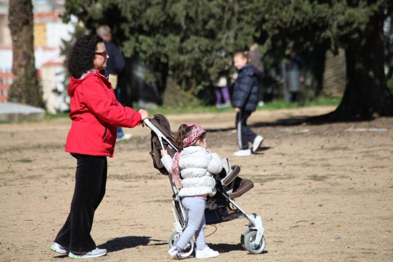 Mayores y niños buscan el tesoro perdido en la Alcazaba