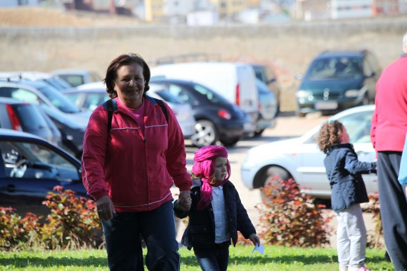 Mayores y niños buscan el tesoro perdido en la Alcazaba