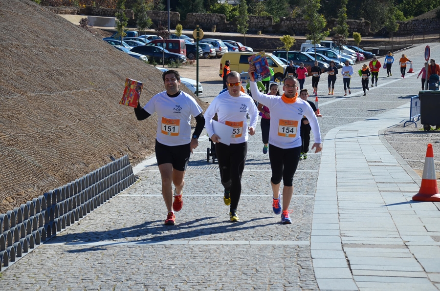 Cerca de 200 corredores participan en la carrera solidaria “Ningún Niñ@ sin juguete”    Parte 2