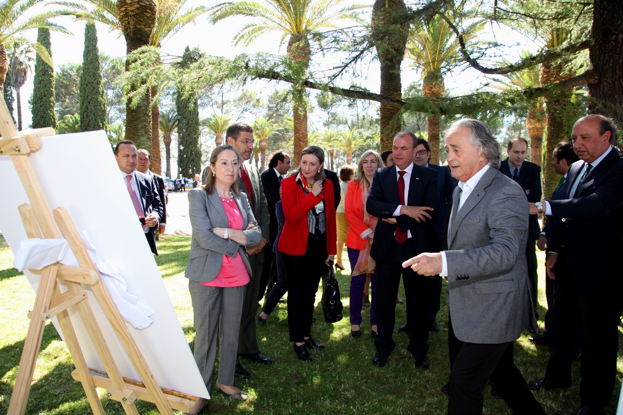 La Ministra, Ana Pastor, visita la Alcazaba de Badajoz