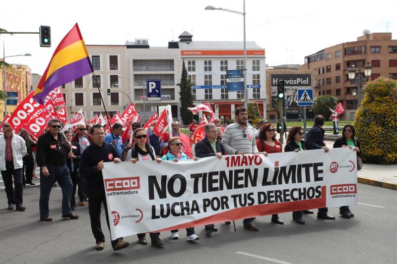 Unos 2.000 manifestantes recorren las calles de Badajoz el día del trabajador