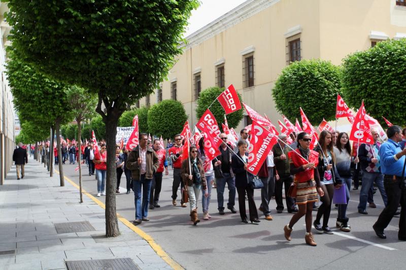 Unos 2.000 manifestantes recorren las calles de Badajoz el día del trabajador