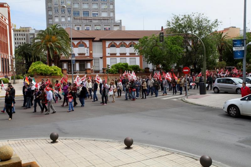 Unos 2.000 manifestantes recorren las calles de Badajoz el día del trabajador