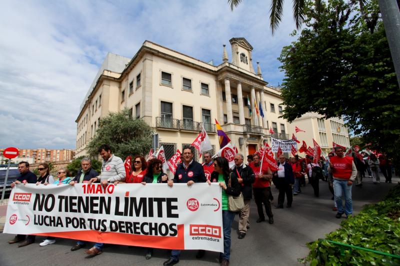 Unos 2.000 manifestantes recorren las calles de Badajoz el día del trabajador