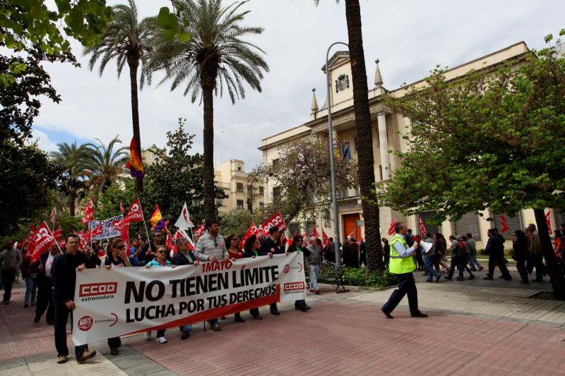 Unos 2.000 manifestantes recorren las calles de Badajoz el día del trabajador