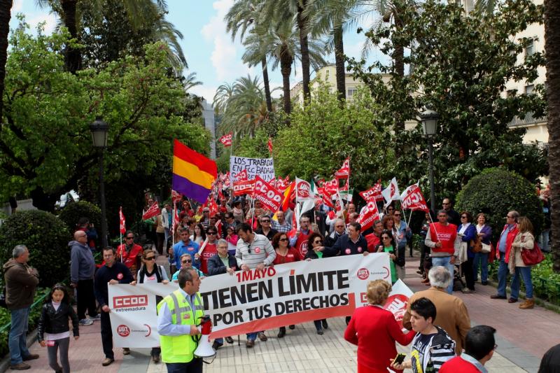 Unos 2.000 manifestantes recorren las calles de Badajoz el día del trabajador