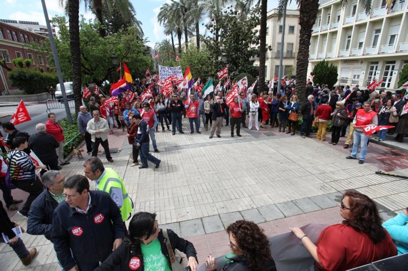 Unos 2.000 manifestantes recorren las calles de Badajoz el día del trabajador