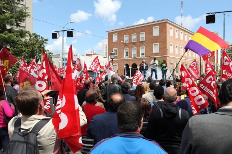 Unos 2.000 manifestantes recorren las calles de Badajoz el día del trabajador