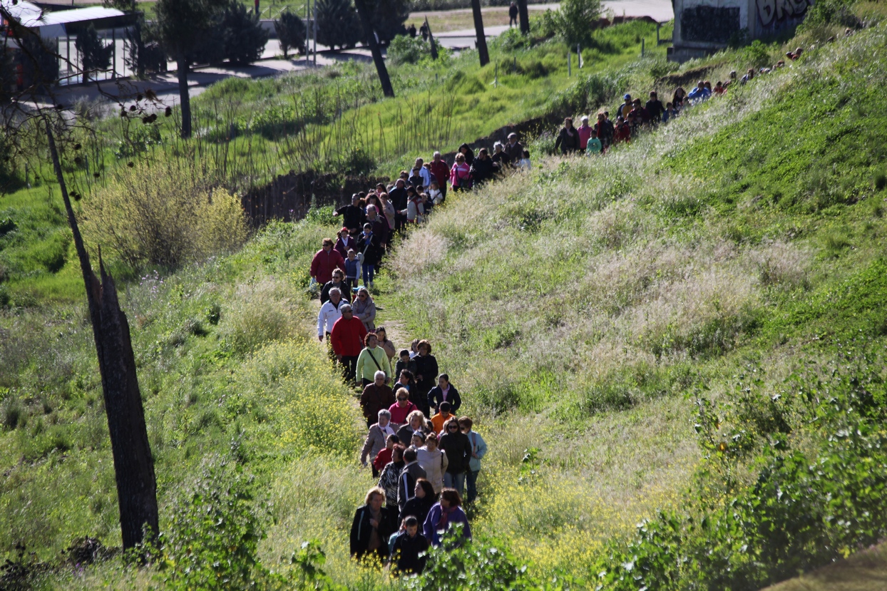 Mayores y niños buscan el tesoro perdido en la Alcazaba