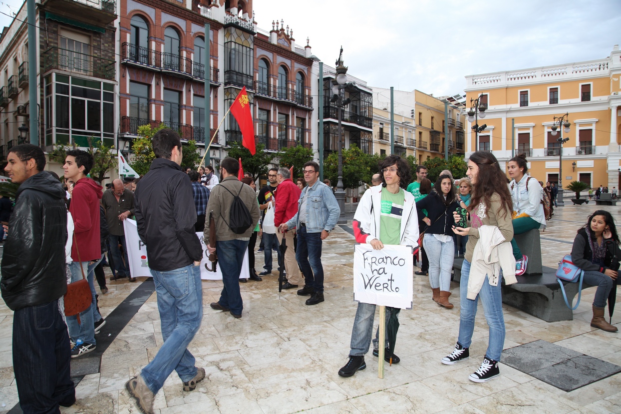 Imágenes de la manifestación de Badajoz contra la Ley Wert