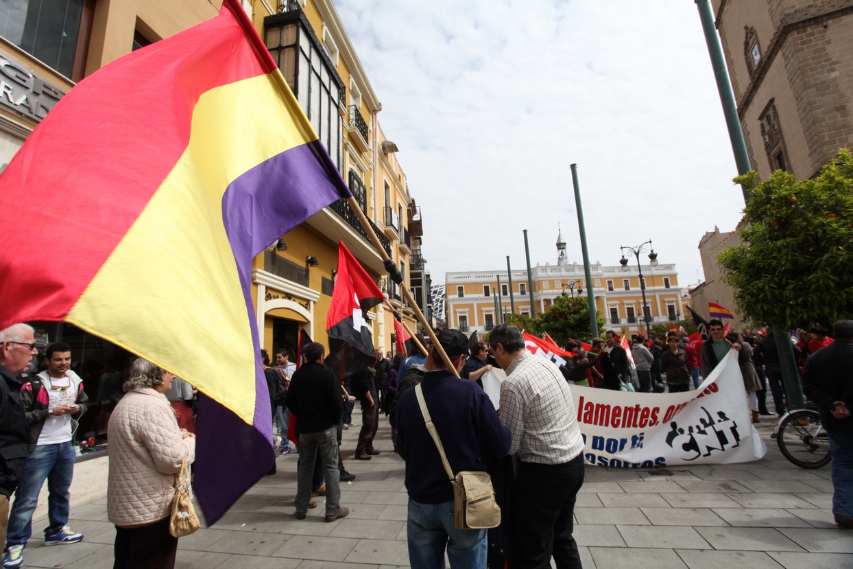 Unos 2.000 manifestantes recorren las calles de Badajoz el día del trabajador